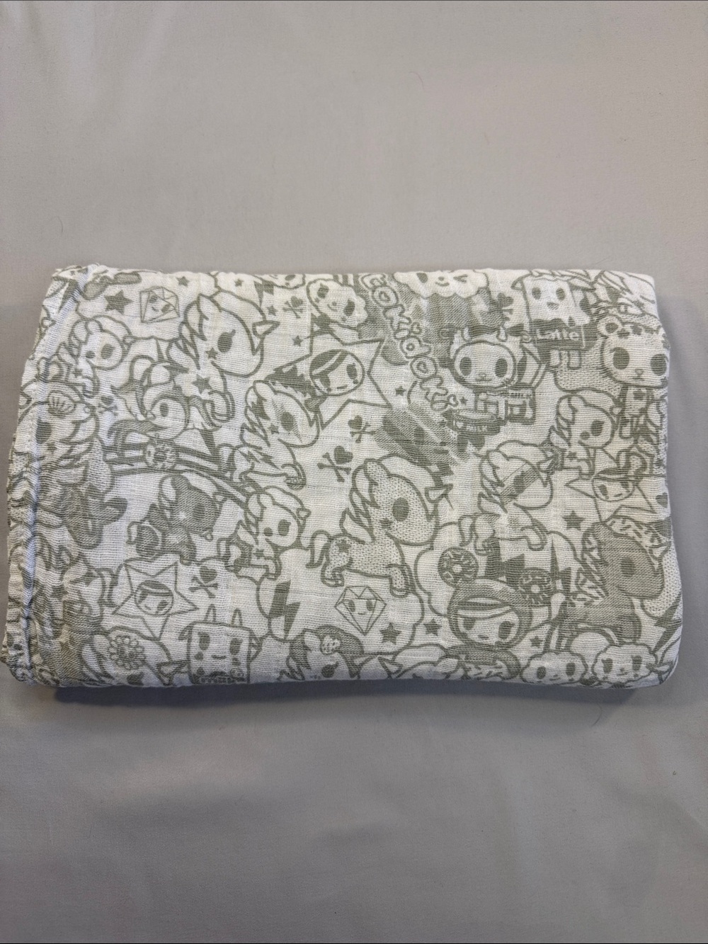 Bebe au Lait LIKE NEW White and Grey Tokidoki-Style Muslin Throw